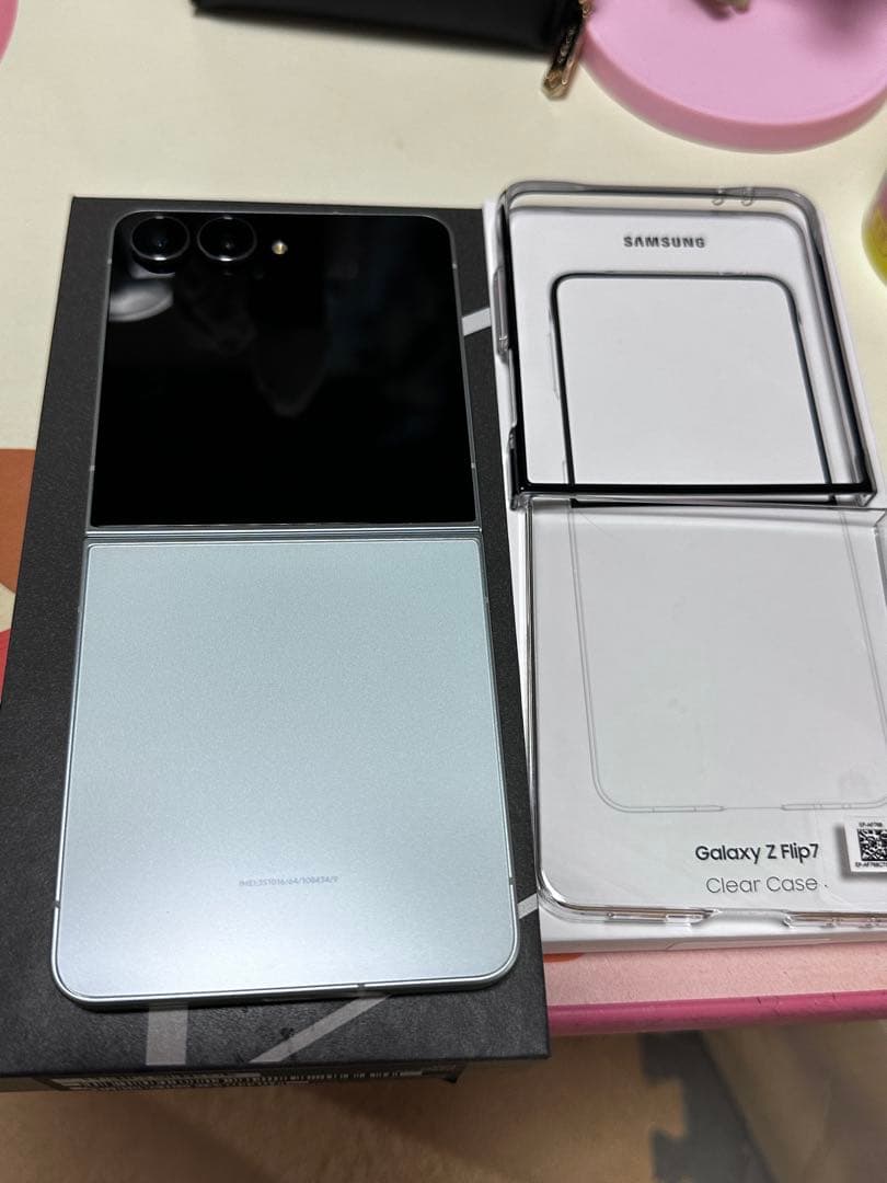 Samsung Galaxy Z Flip7 本体 ミントケース付き