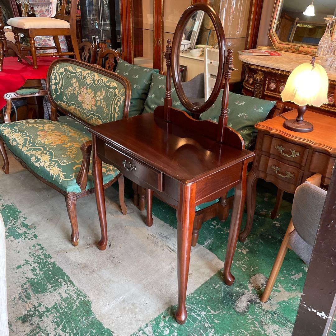 素敵なドレッサー・猫脚