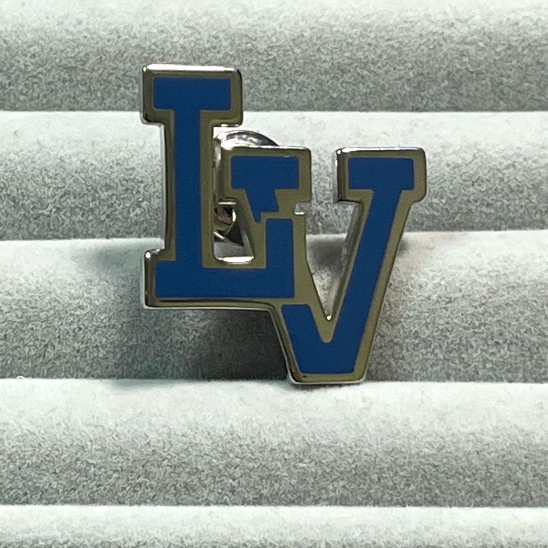 ✨希少✨LOUIS VUITTON ルイヴィトン　ピンバッジ　LVロゴ