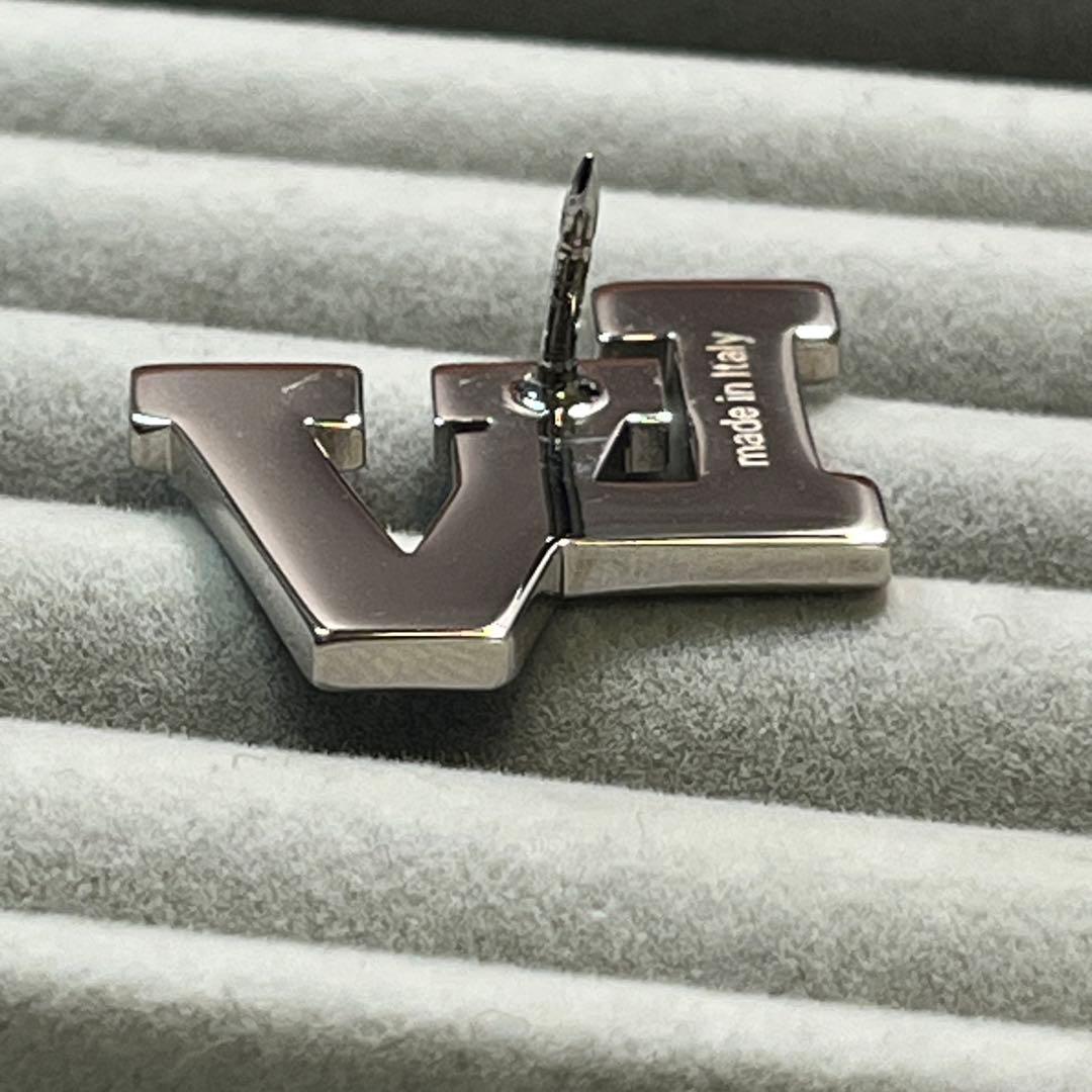 ✨希少✨LOUIS VUITTON ルイヴィトン　ピンバッジ　LVロゴ