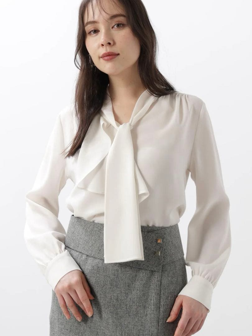 ピンキーアンドダイアン◆ラッフルアクセントボウタイブラウス ホワイト 36