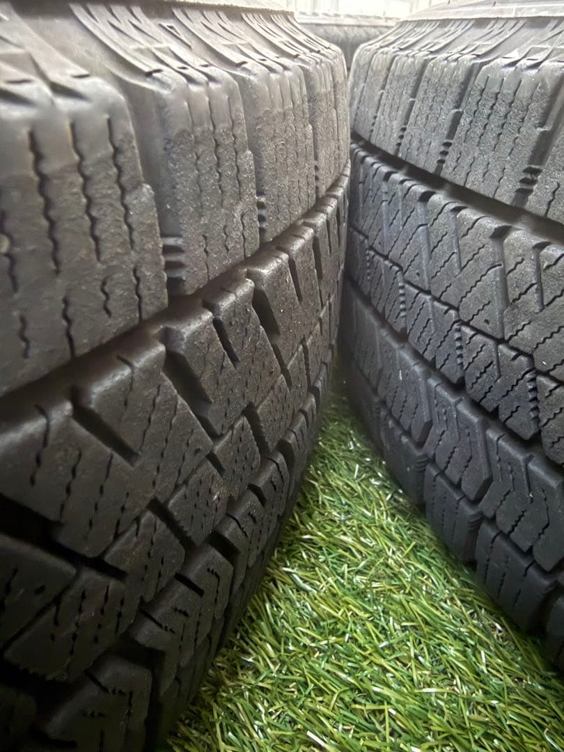 ブリヂストン BLIZZAK スタッドレスタイヤ　175/65R15 バリ山