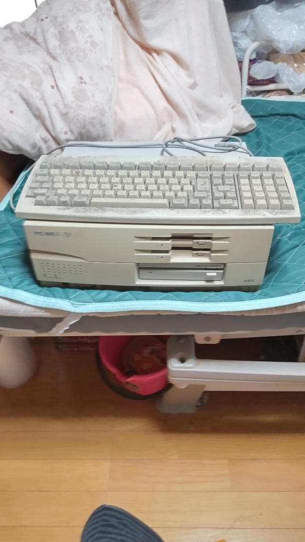 ネ*ネ様 PC-9821Ap/U2本体とそのキーボード