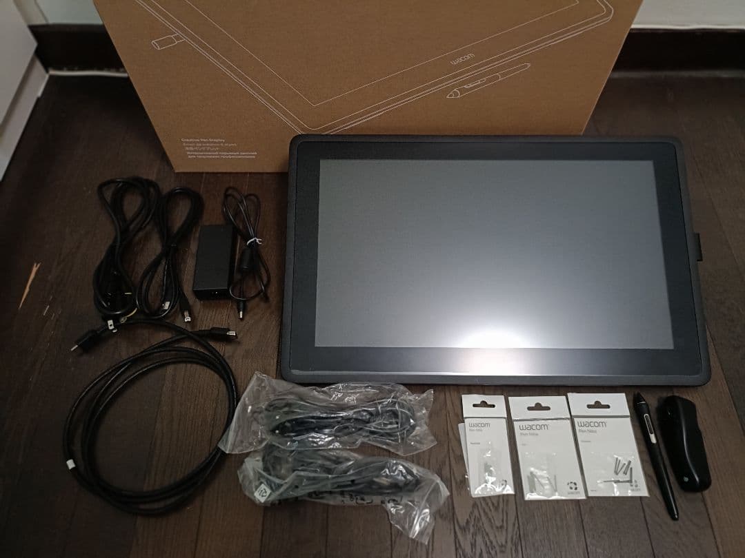 WACOM Cintiq 22 21.5型 DTK-2260/K0D　おまけ付き