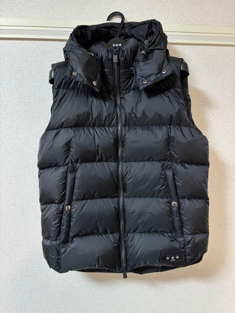 TATRAS ブラック ダウンベスト フード付き