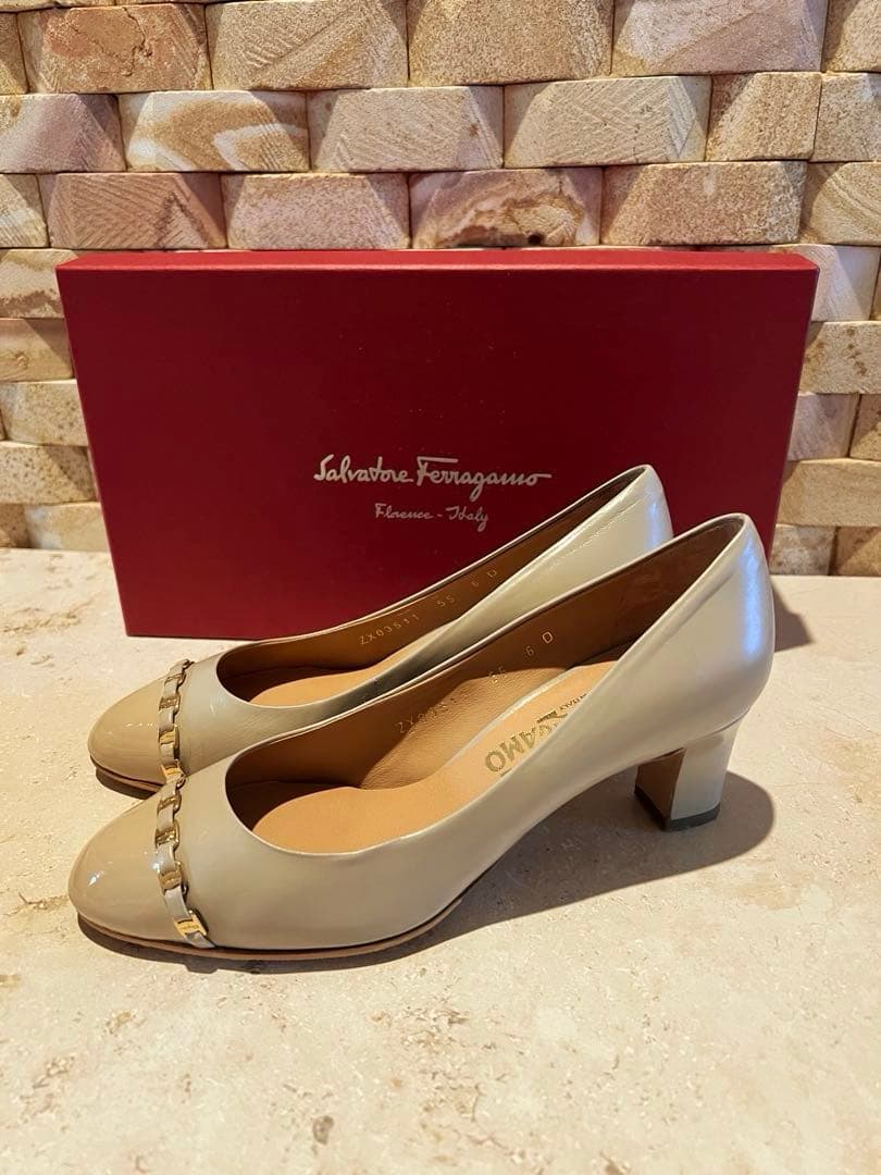 Salvatore Ferragamo カーフ、パテントパンプス