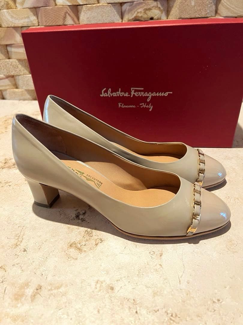 Salvatore Ferragamo カーフ、パテントパンプス
