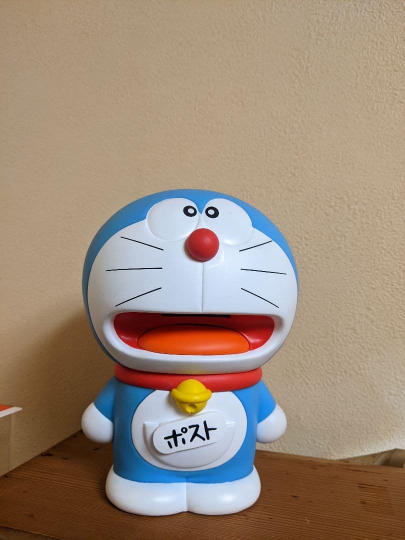 限定品 2020年 代用シールでポストになった ドラえもん 貯金箱