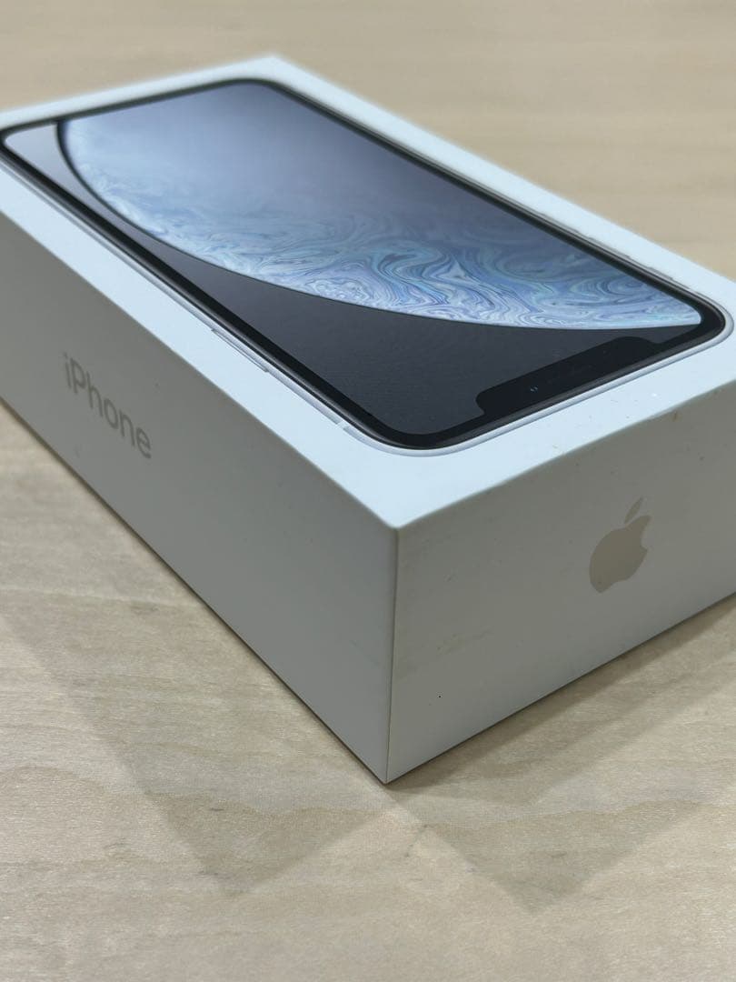 iPhone XR / white / 256GB / SIMロックなし