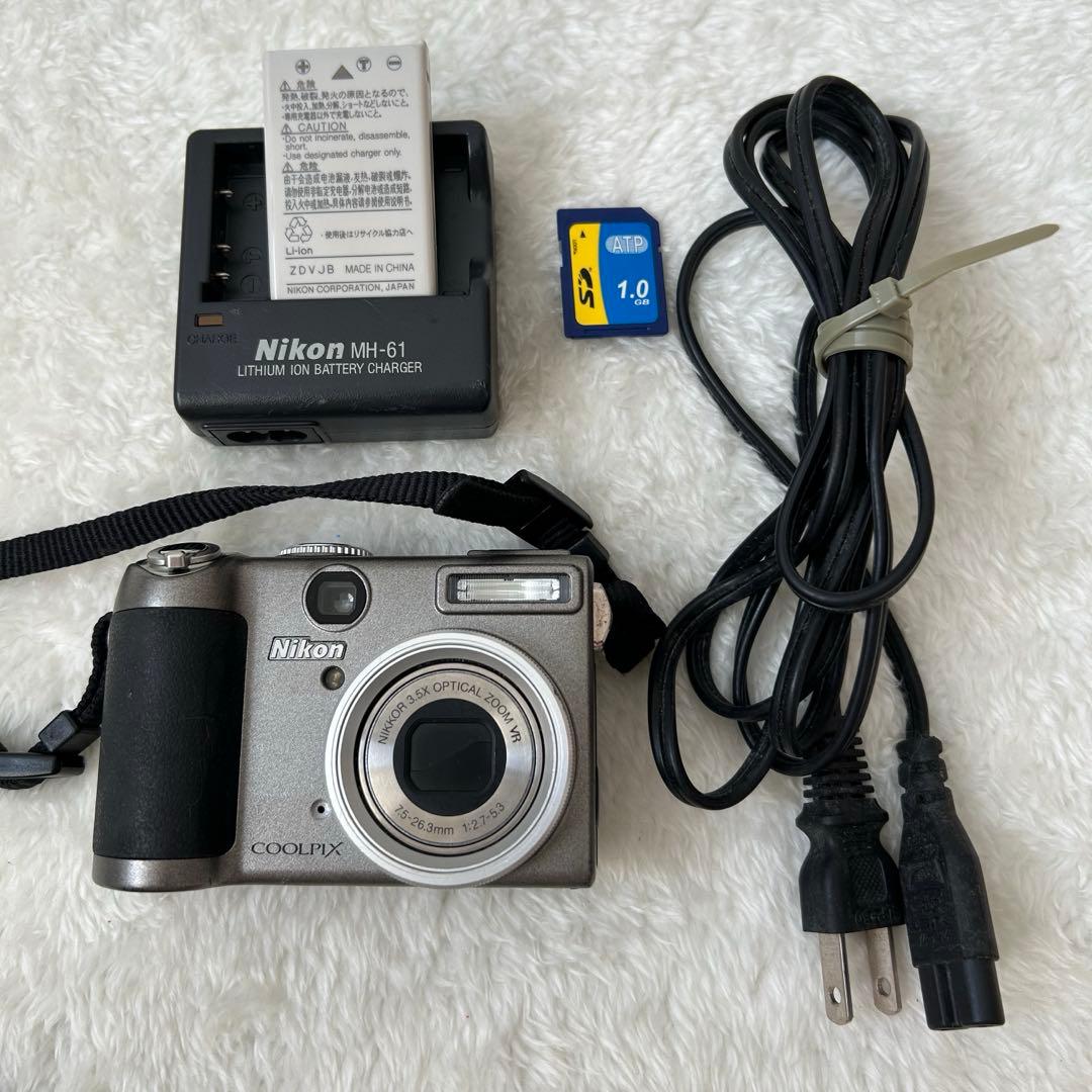 Nikon Coolpix P5000 ニコン デジタルカメラ SD1GB