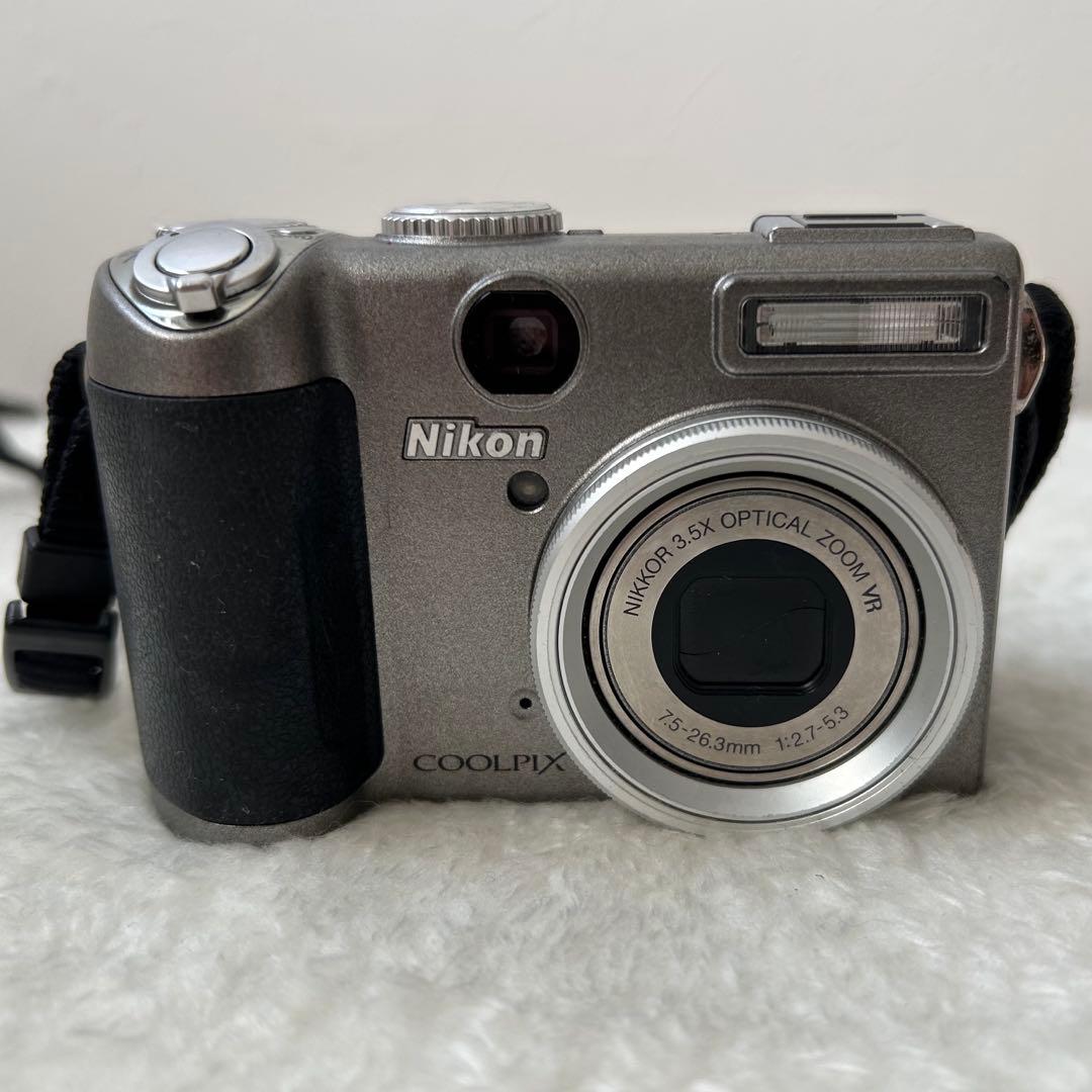 Nikon Coolpix P5000 ニコン デジタルカメラ SD1GB