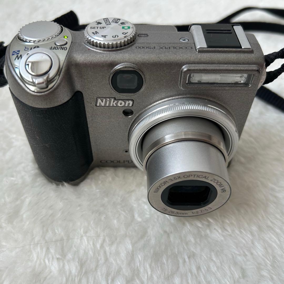 Nikon Coolpix P5000 ニコン デジタルカメラ SD1GB