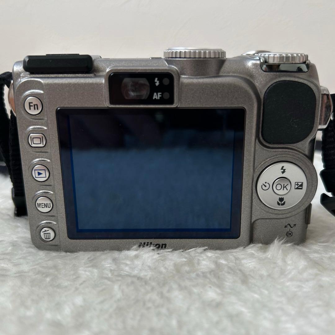 Nikon Coolpix P5000 ニコン デジタルカメラ SD1GB