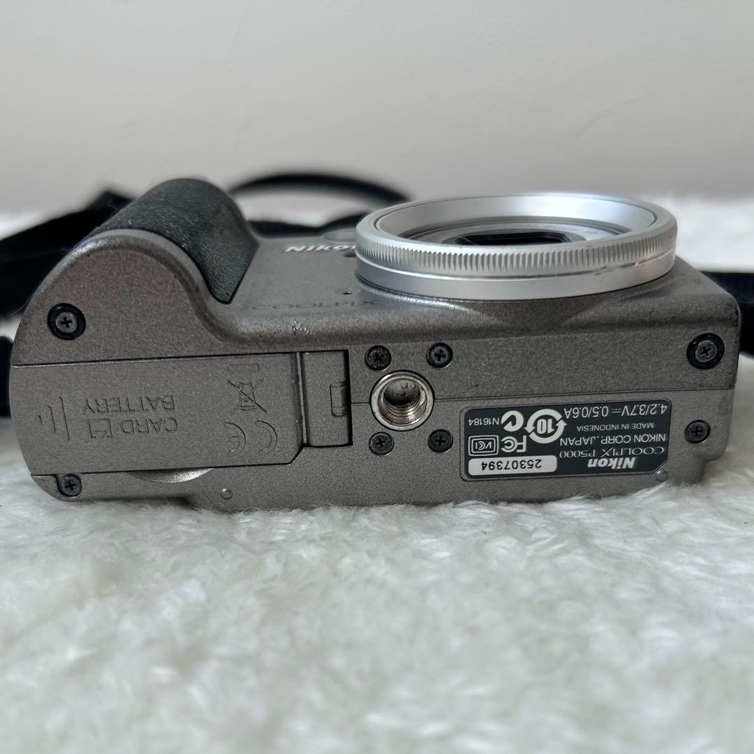 Nikon Coolpix P5000 ニコン デジタルカメラ SD1GB