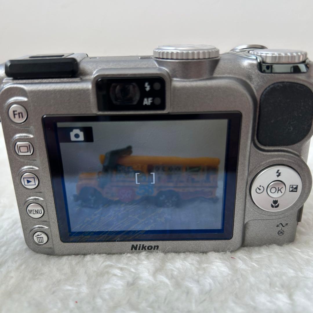 Nikon Coolpix P5000 ニコン デジタルカメラ SD1GB