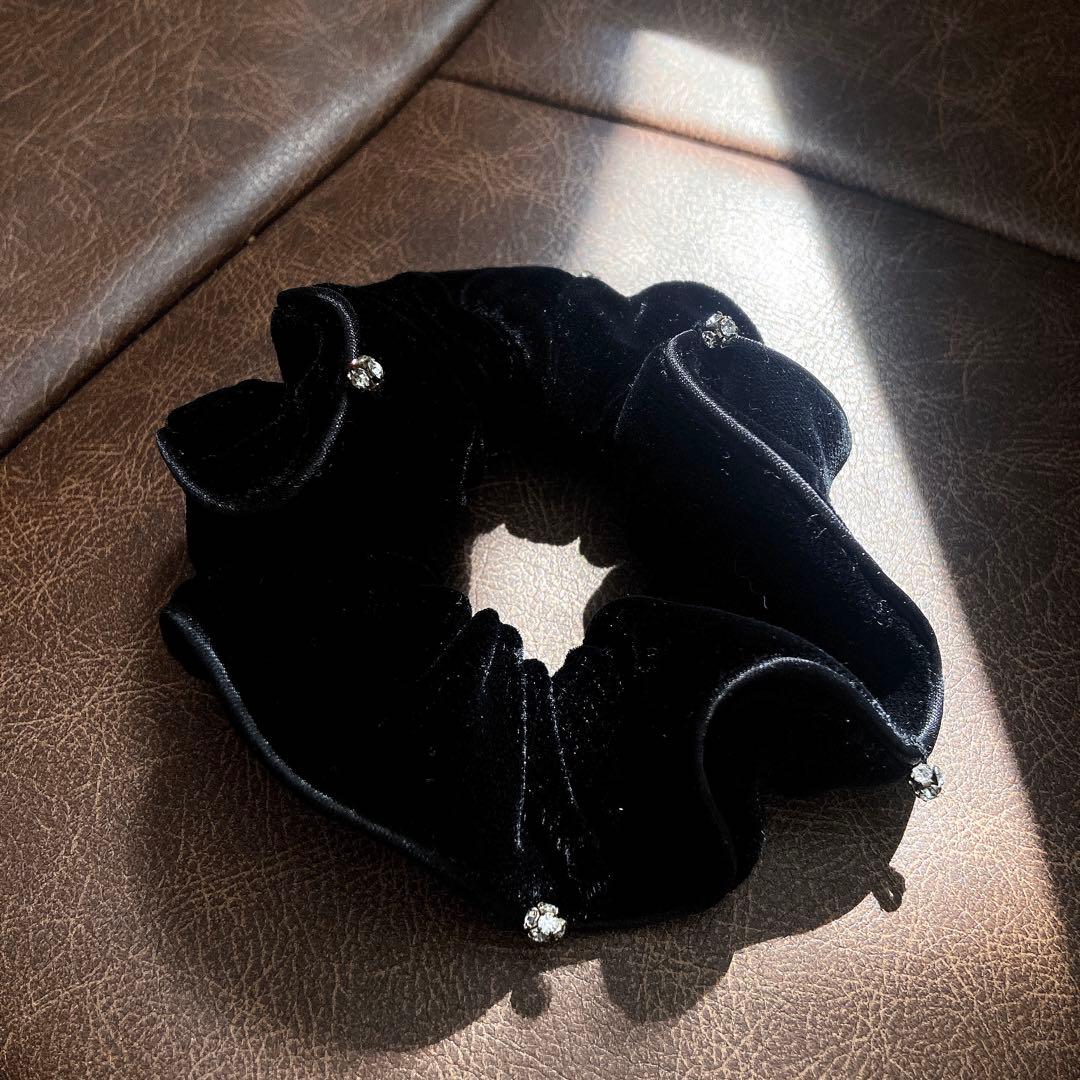 アレクサンドルドゥパリ ベルベット スワロフスキー シュシュ 黒