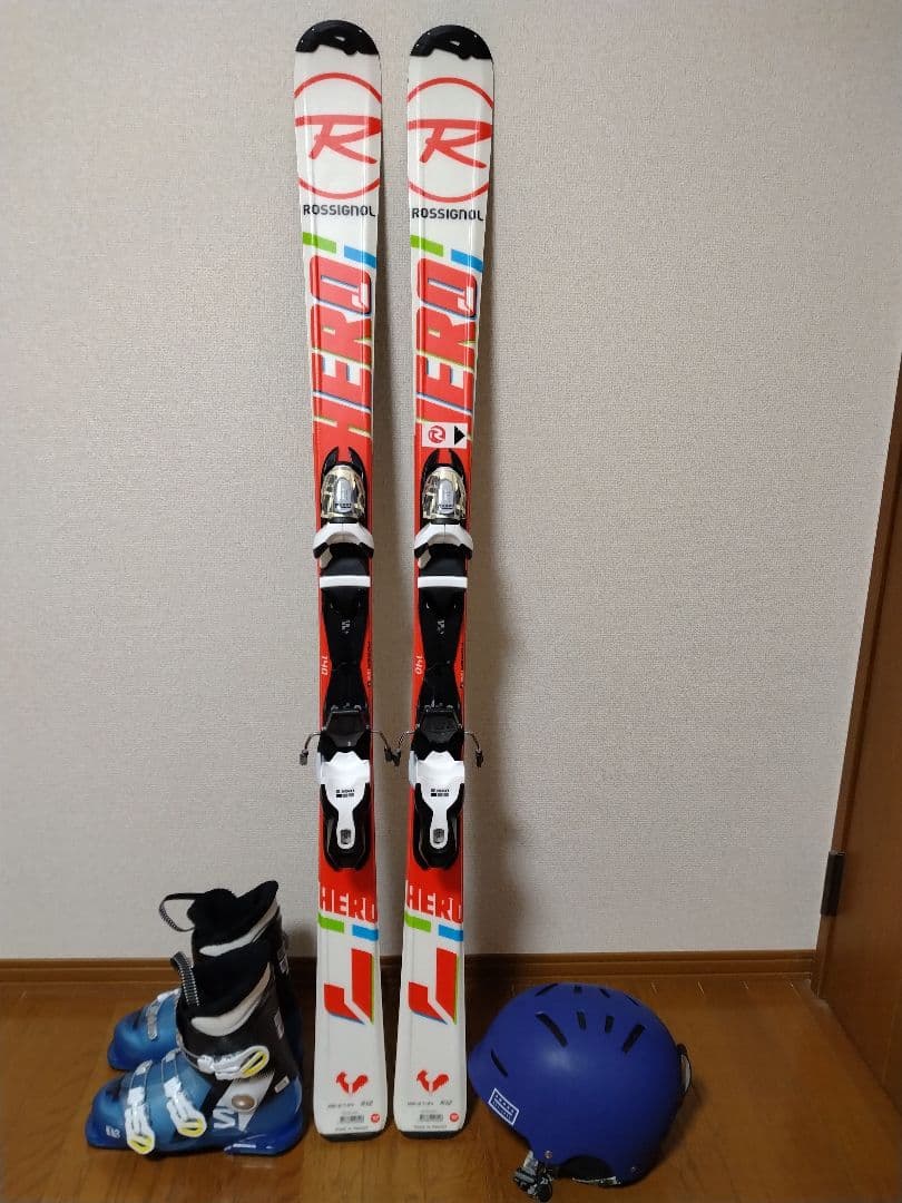 ジュニア用スキー板　ブーツ　ヘルメットセット