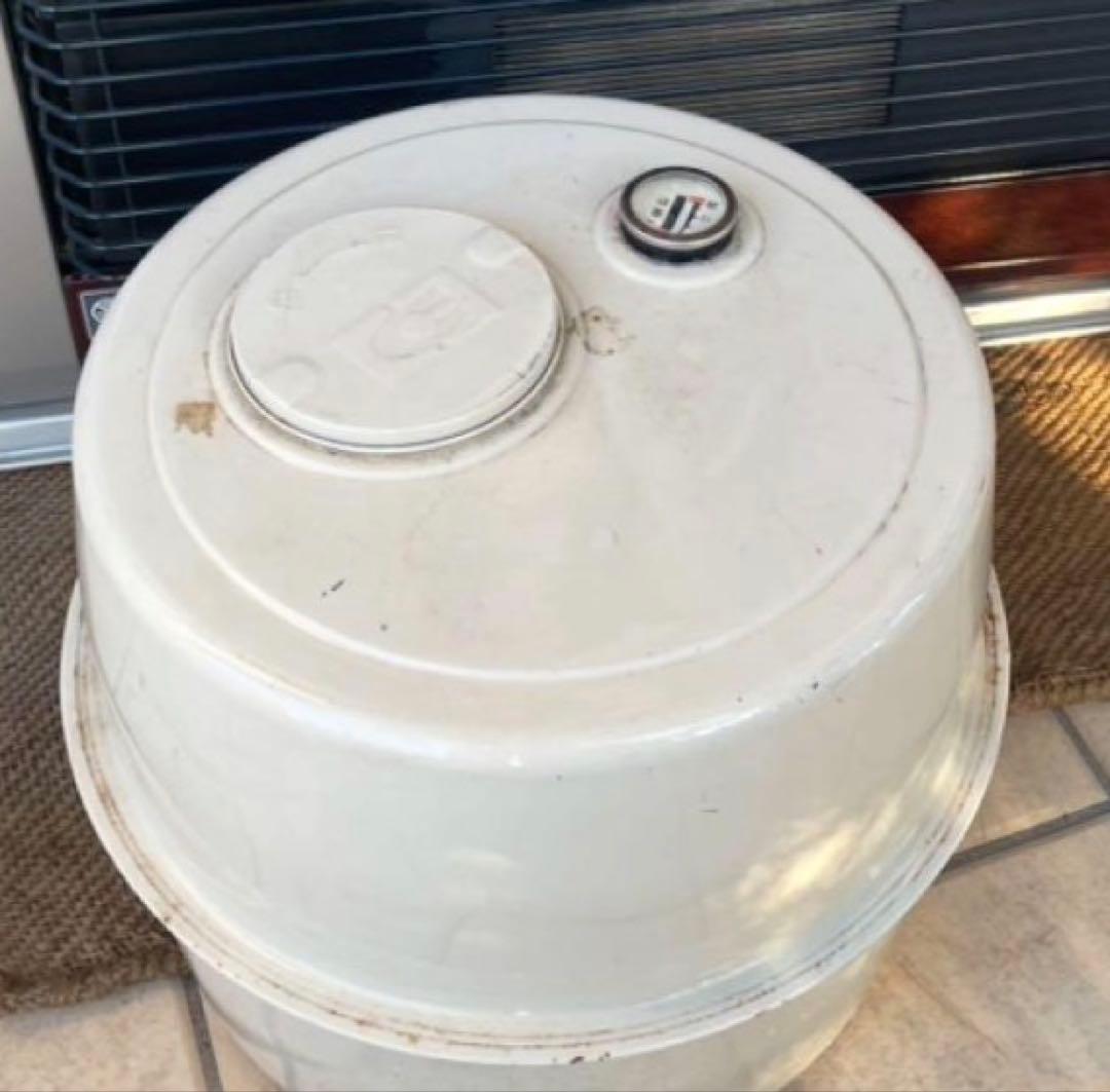 石油ファンヒーター用タンク ホワイト