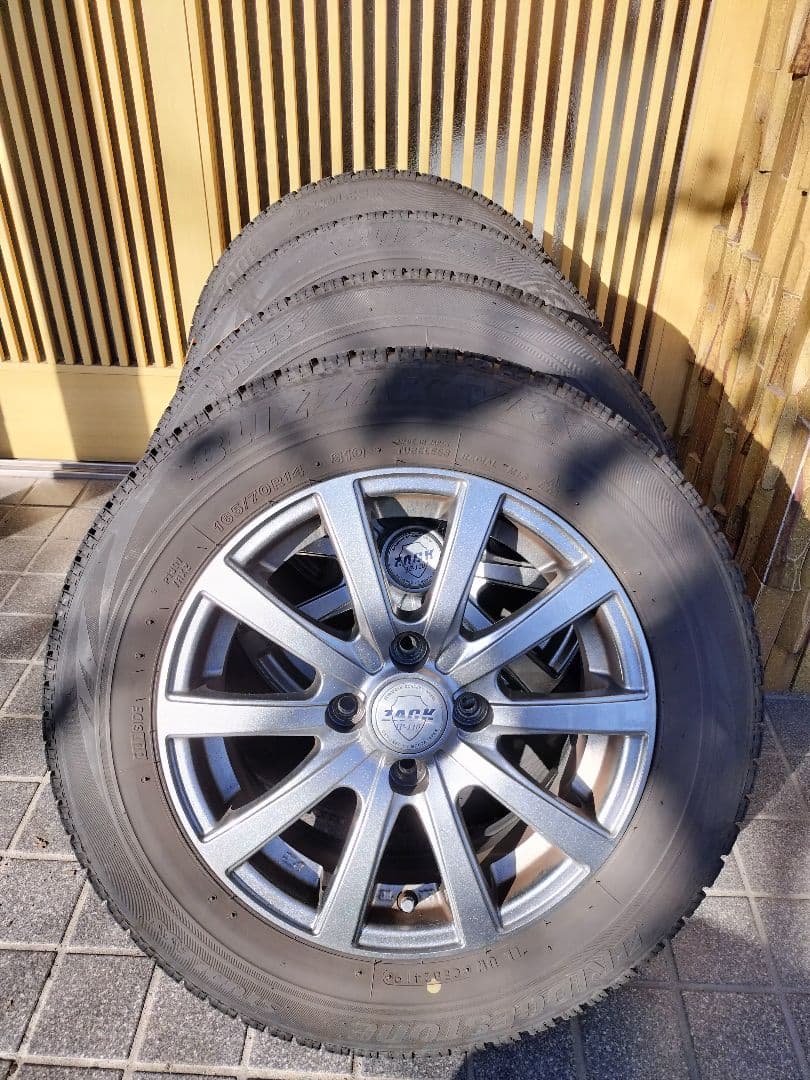 送料無料 美品【14インチ4本】【バリ溝】【165/70R14】ブリザックVRX