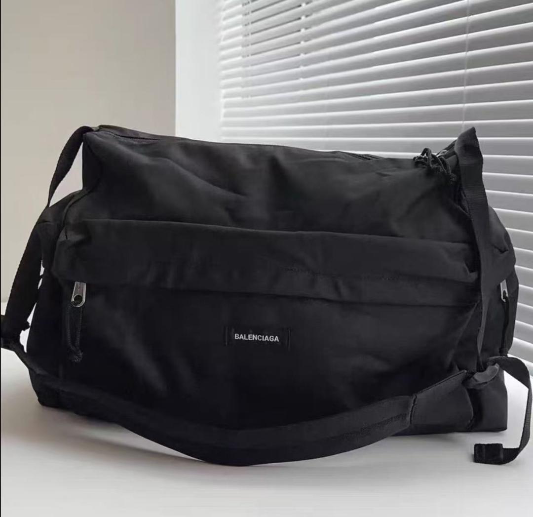 美品BALENCIAGAバレンシアガ Explorerエクスプローラー