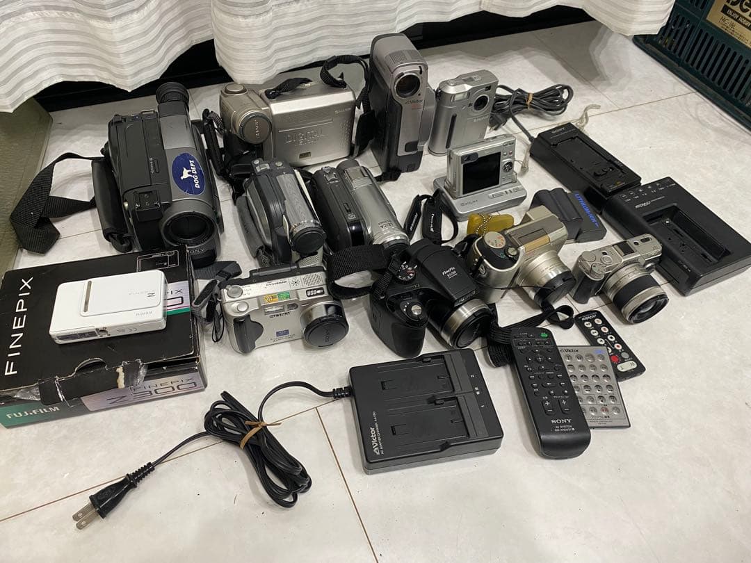 デジタル　カメラ　デジカメ　纏めて　12点セット