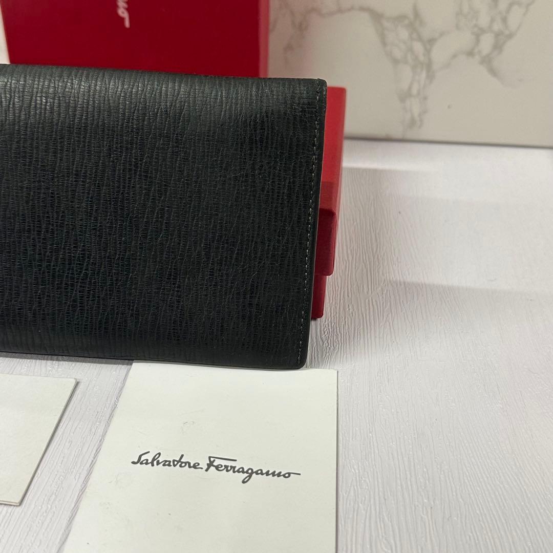 新品同様‼️ サルヴァトーレフェラガモ　財布　二つ折り　長財布　ガンチーニ