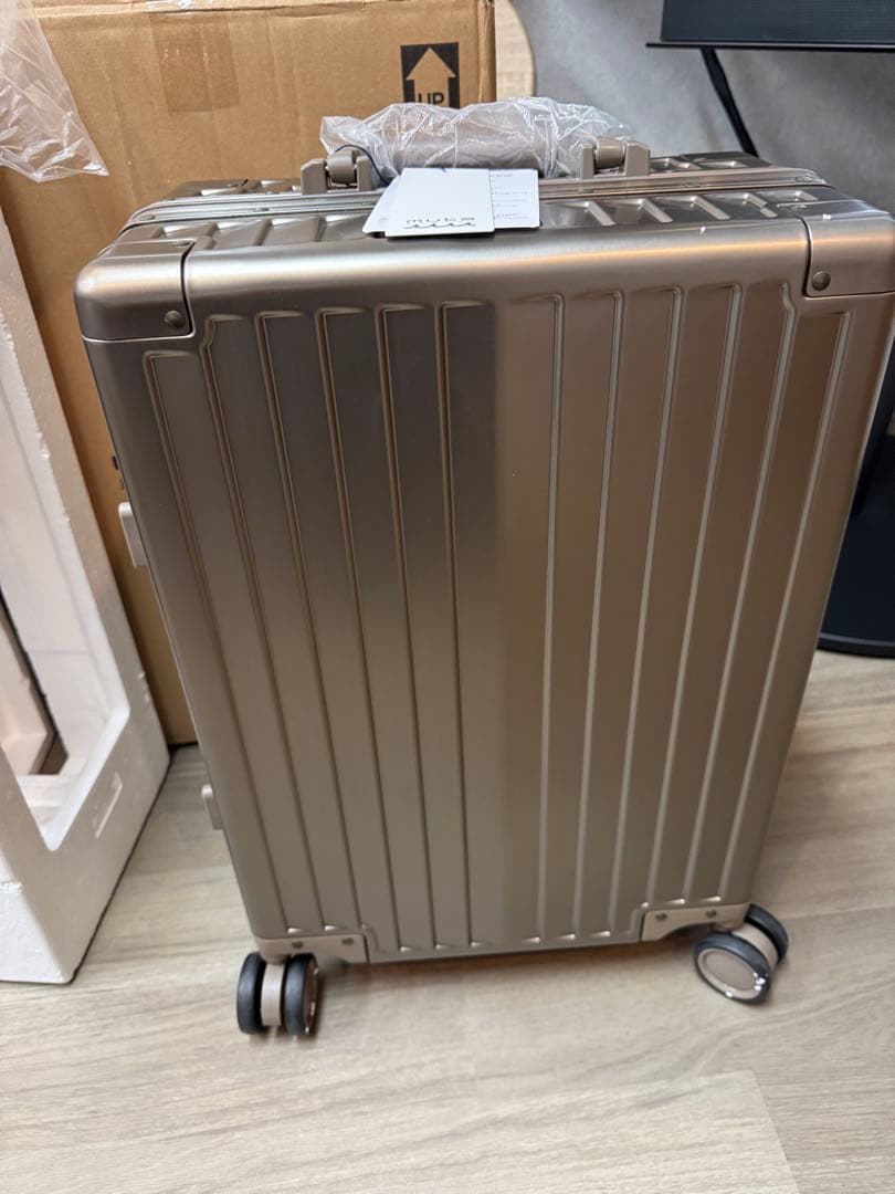 muta スーツケース38L キャリーカート チタンゴールド　新品、未使用