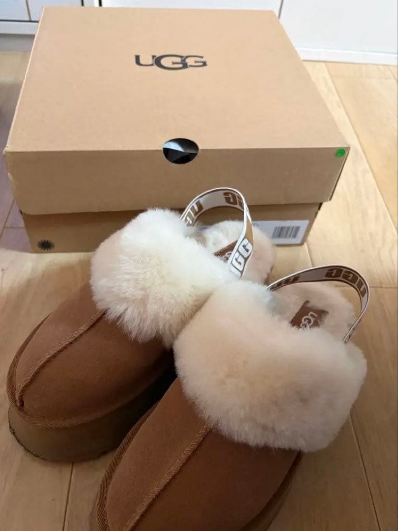 UGG Funkette アグ ファンケット　ムートンサンダル　厚底