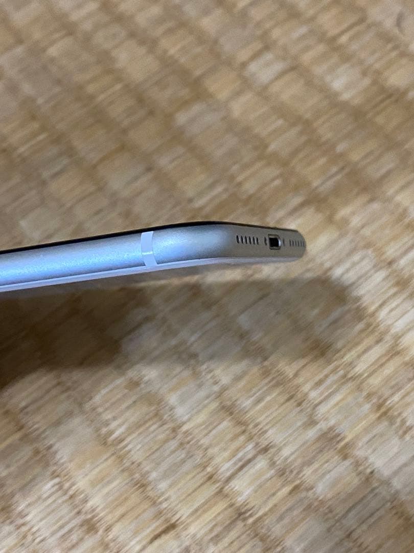 Apple iPhone SE (A2296)第2世代64GB