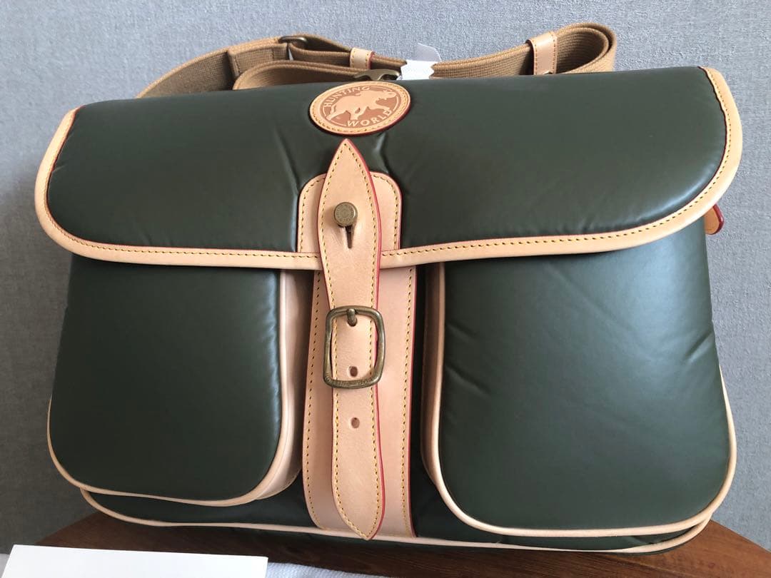 ハンティングワールド　ショルダーバッグ　カーキ