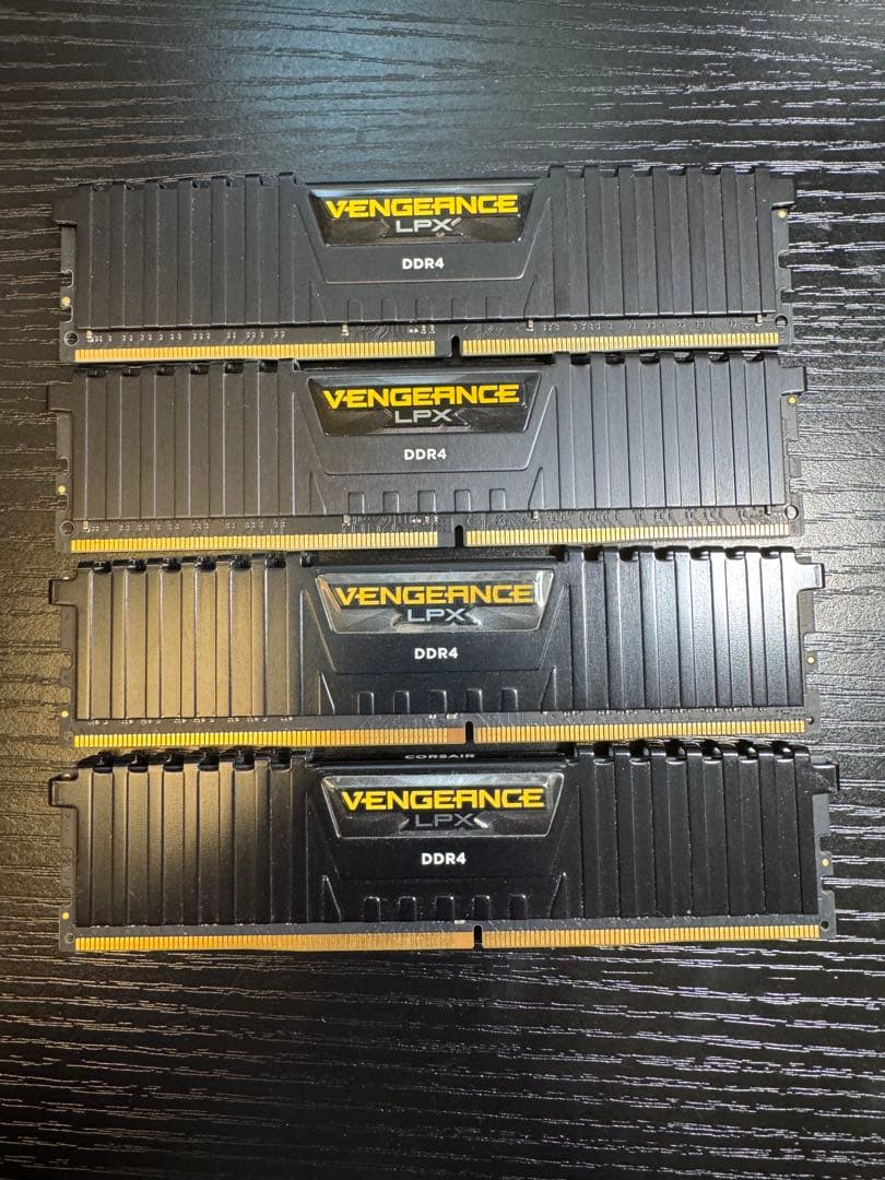 CORSAIR VENGEANCE DDR4 2666 32GB(8GB×4)