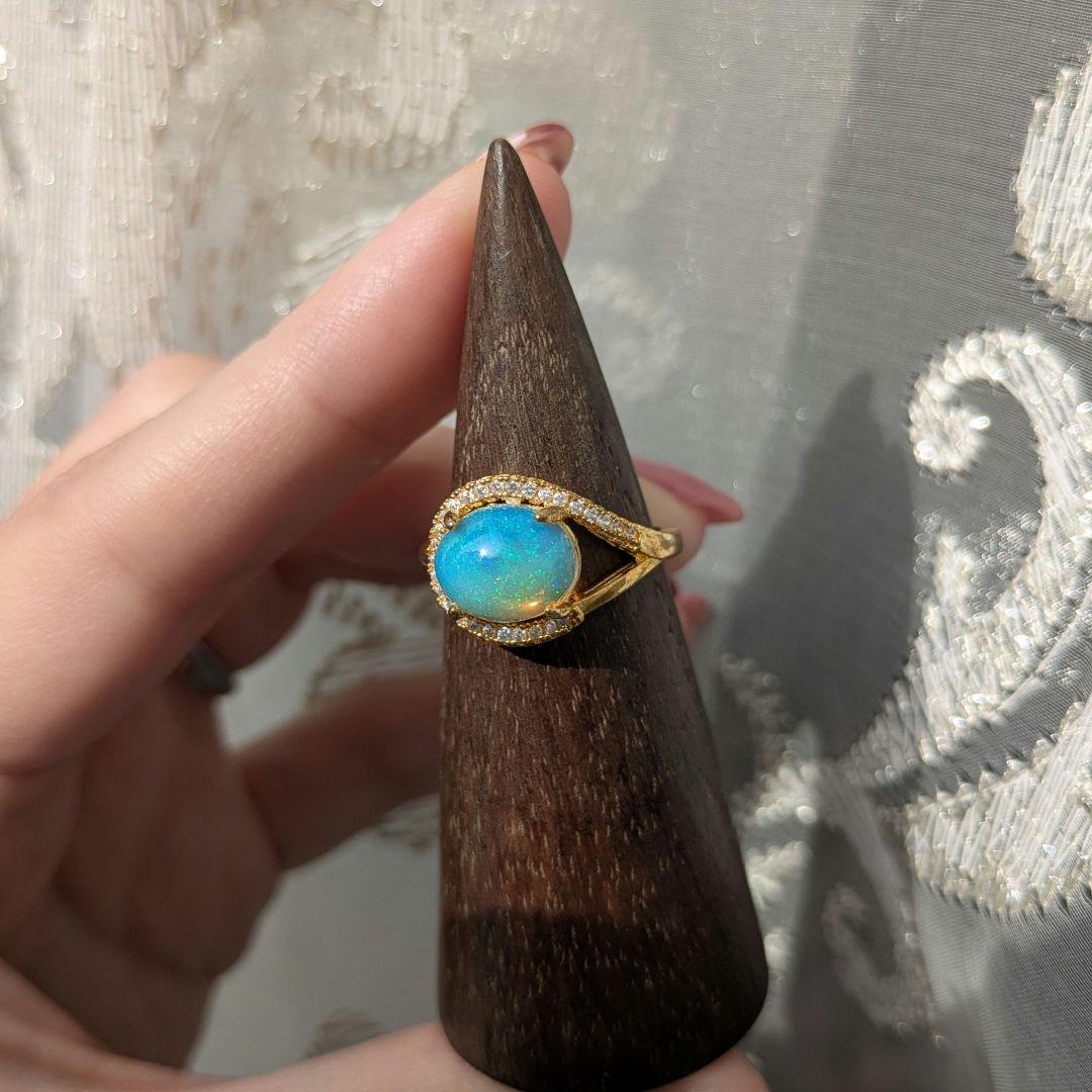 天然石大粒オパールピンファイア ゴールドカラーフリーサイズエレガントリング