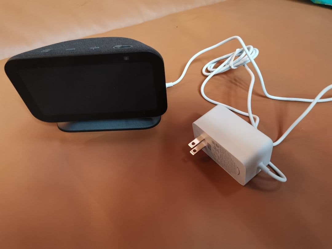 Echo Show 5 (エコーショー5) 第3世代 \チャコール スタンド付き