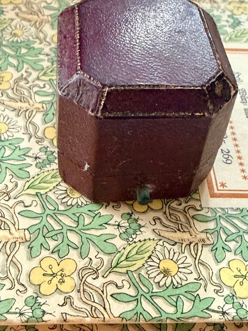 【英国アンティーク】希少 八角形リングケース／H.B. GANZ／1854創業