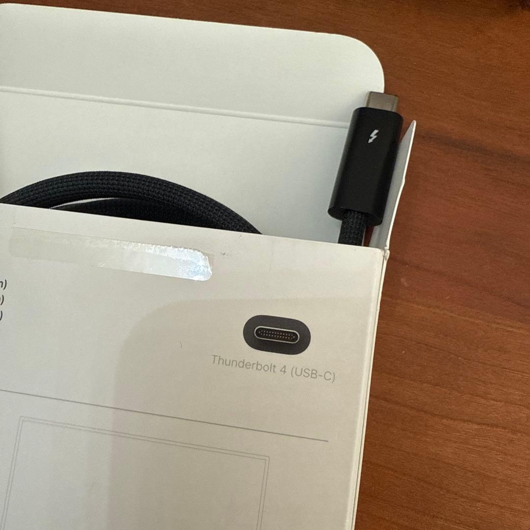 Apple Thunderbolt 4 (USB-C) ケーブル　1.8m純正品
