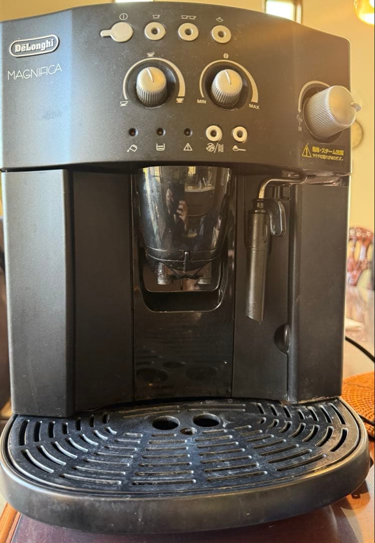 デロンギ　マグニフィカ　全自動コーヒーマシン ESAM1000SJ 説明書付き。