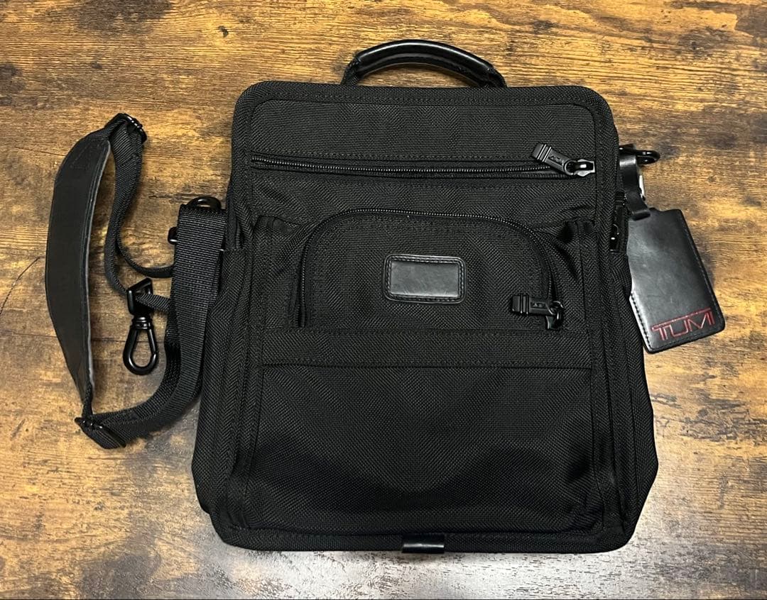 【美品】TUMI ブラック ショルダーバッグ213D3