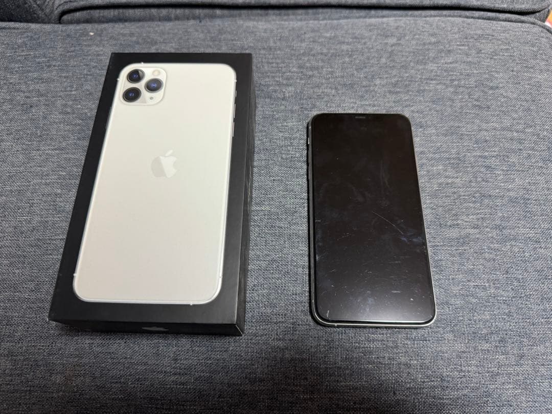 Apple iPhone 11 Pro Max シルバー 本体 SIMフリー