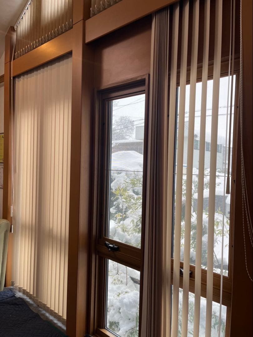 未使用 ベージュ バーチカルブラインド 取り付けキット付き