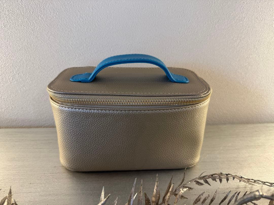 エミレーツ航空　ファーストクラス　アメニティ　レディース　ブルガリ