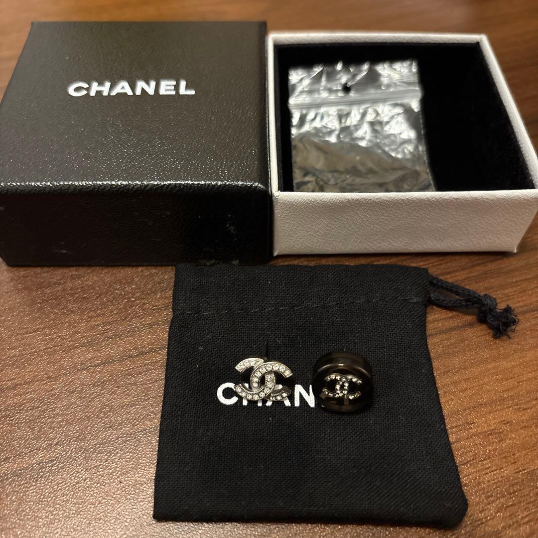 プ*︎様 CHANEL シルバー ブラック ロゴピアス