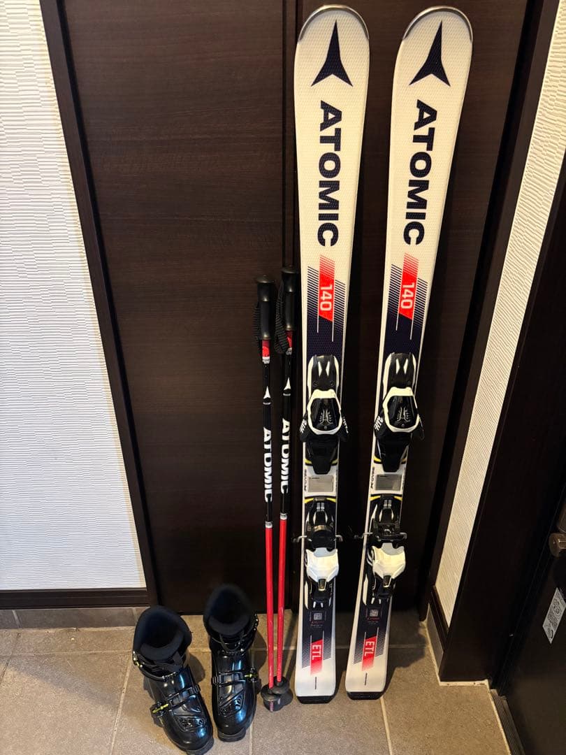 ATOMIC 【140cm 】スキー板【美品】ATOMICポール　ブーツセット