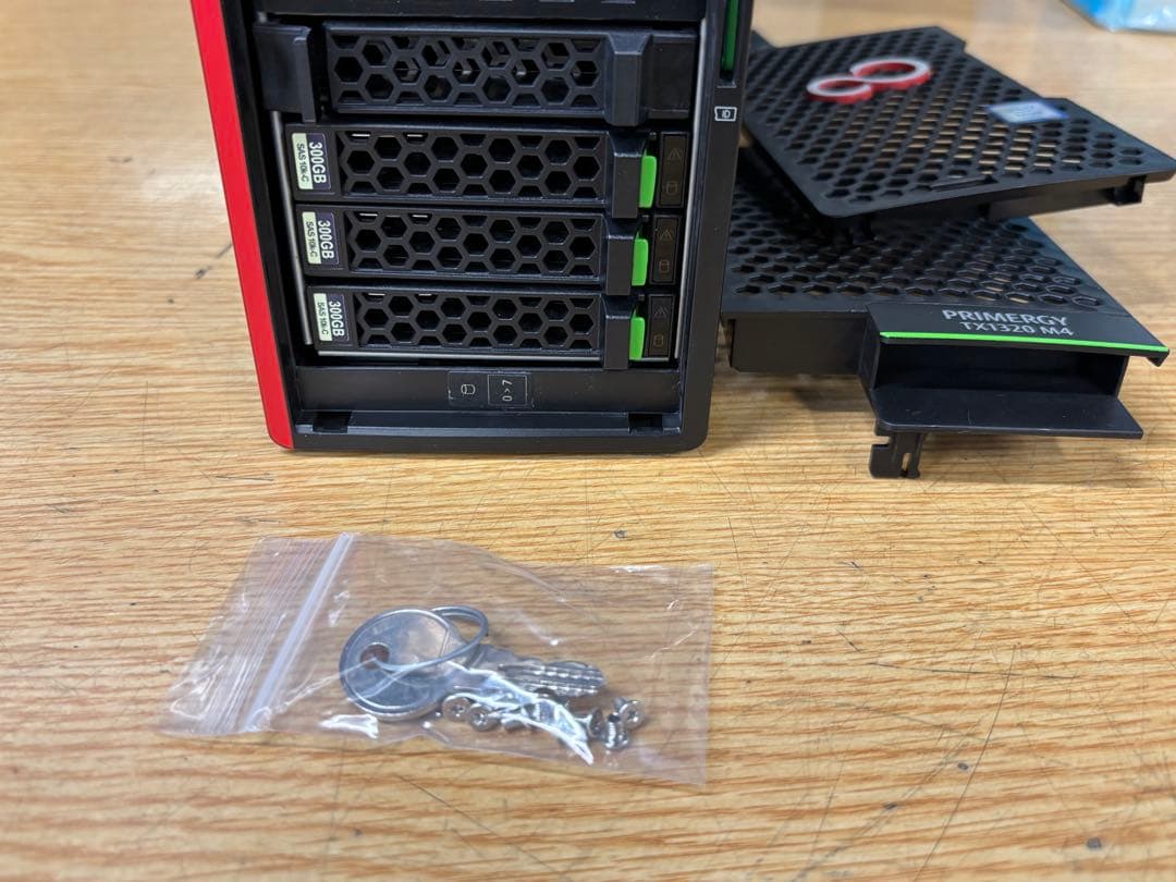 富士通コンパクトサーバー PRIMERGY TX1320 M4　ジャンク品