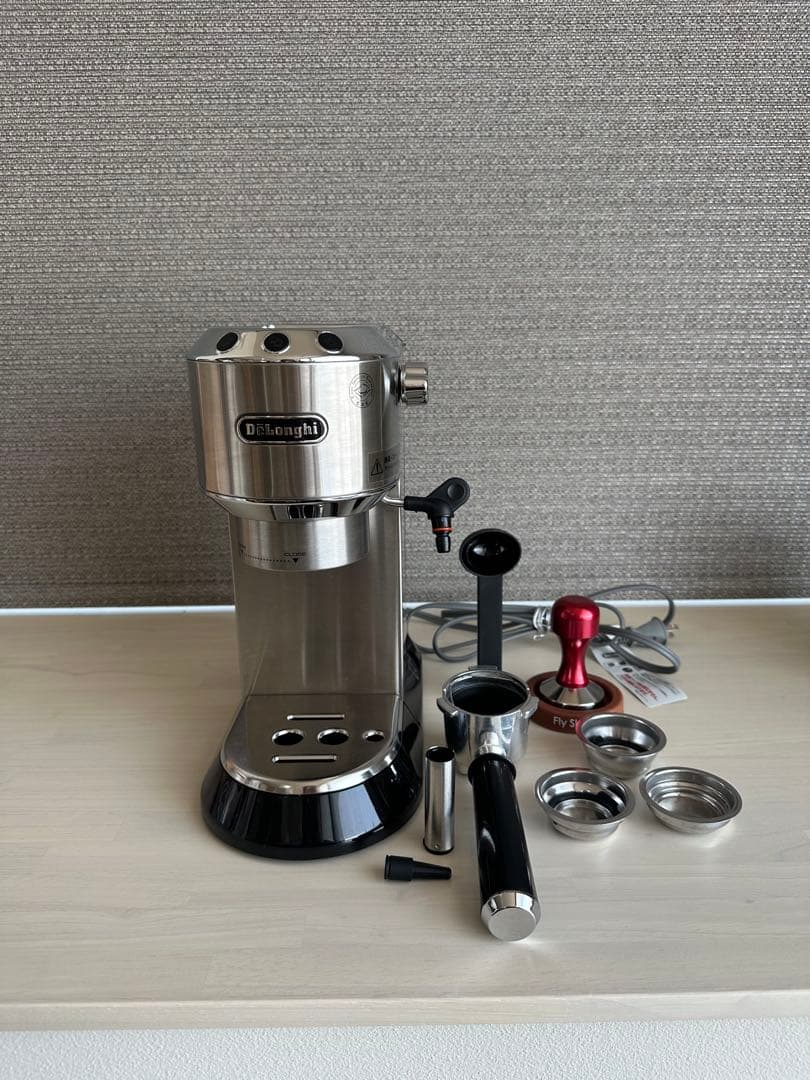 デロンギ デディカ エスプレッソマシン EC680
