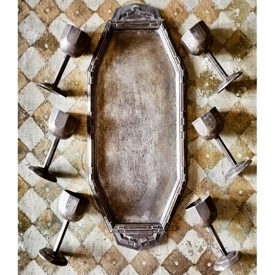 sold 1900s フランス 多数派オクトゴナル リキュールカップとトレイ