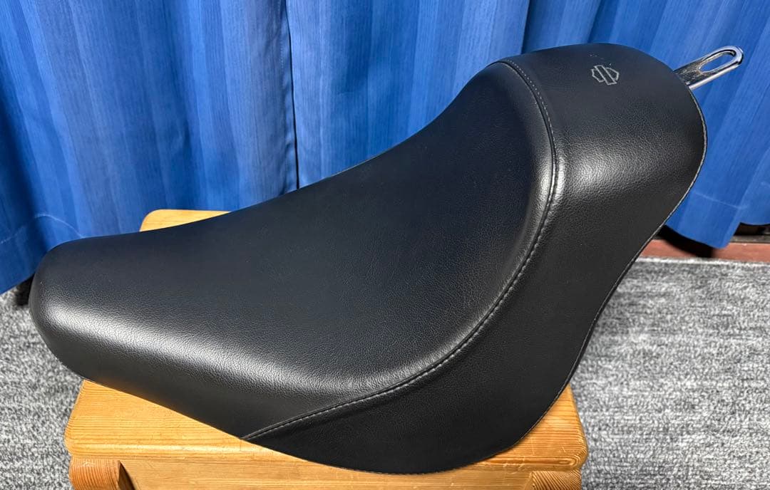 良品 ハーレー ソフテイル 純正 オプション ソロシート 2006年車外し
