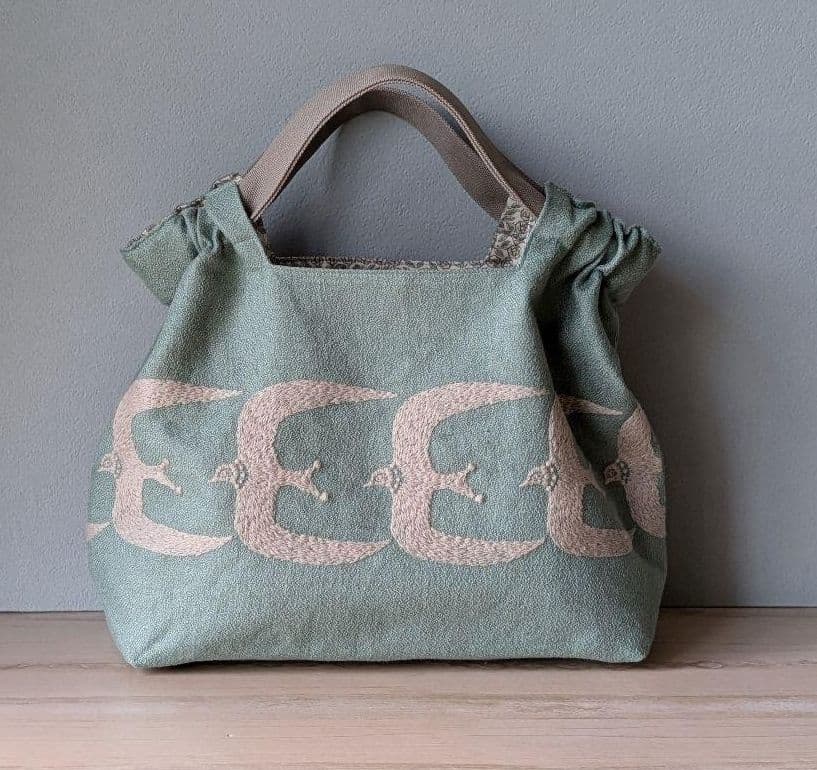 ■ミナペルホネンハンドメイドシャーリングバッグ（go!、ライトグリーン）