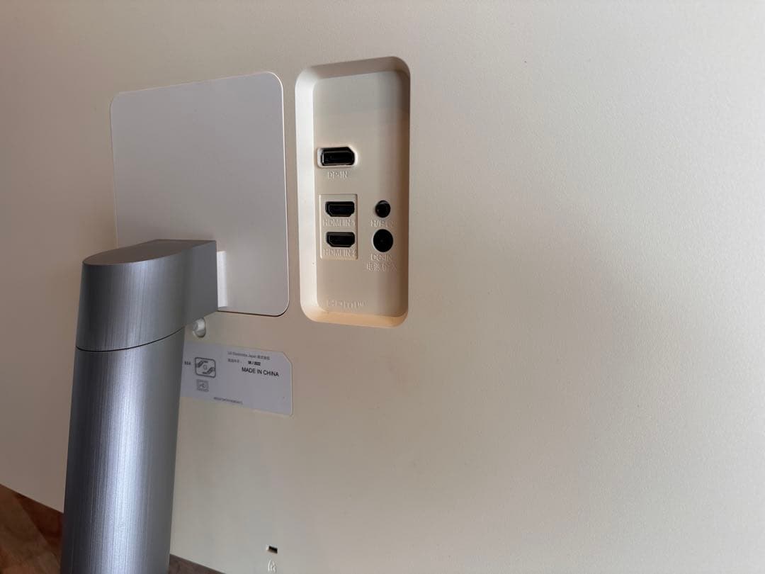 【良品】LG 32UN500-W 31.5インチ 4K HDRディスプレイ