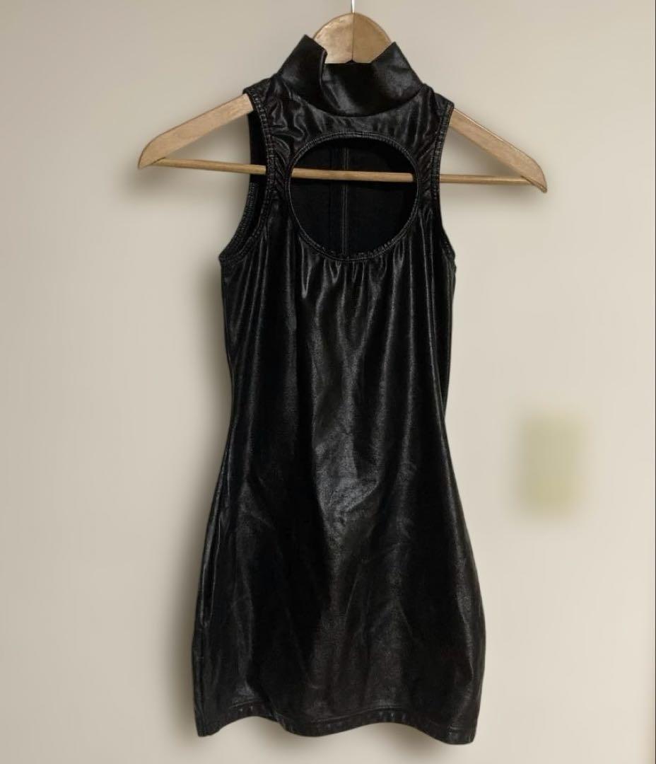 アフィックスパラパラ エナメル胸あきタイトワンピース