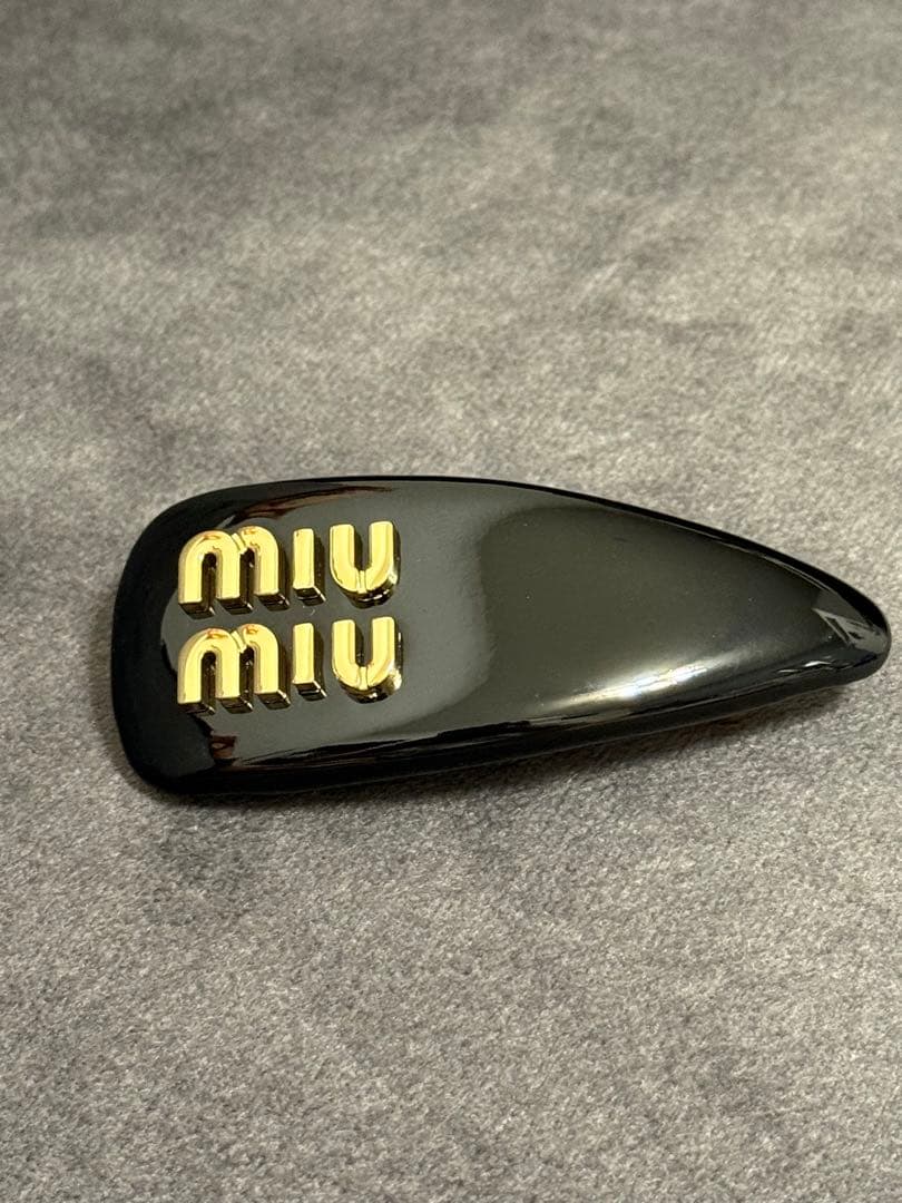 miu miu ブラック ヘアピン